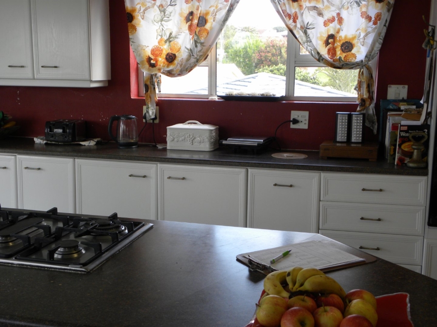 5 Bedroom Property for Sale in Wavecrest Eastern Cape